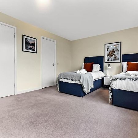 Large Group & Contractor Booking! Duplex W/Parking Μίλτον Κέινς Εξωτερικό φωτογραφία