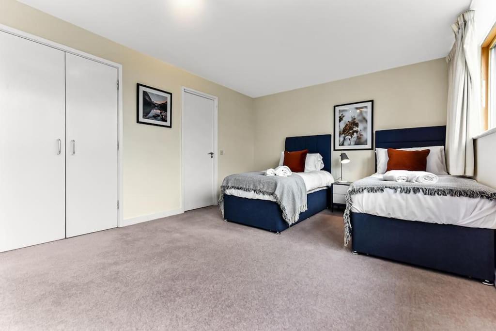 Large Group & Contractor Booking! Duplex W/Parking Μίλτον Κέινς Εξωτερικό φωτογραφία