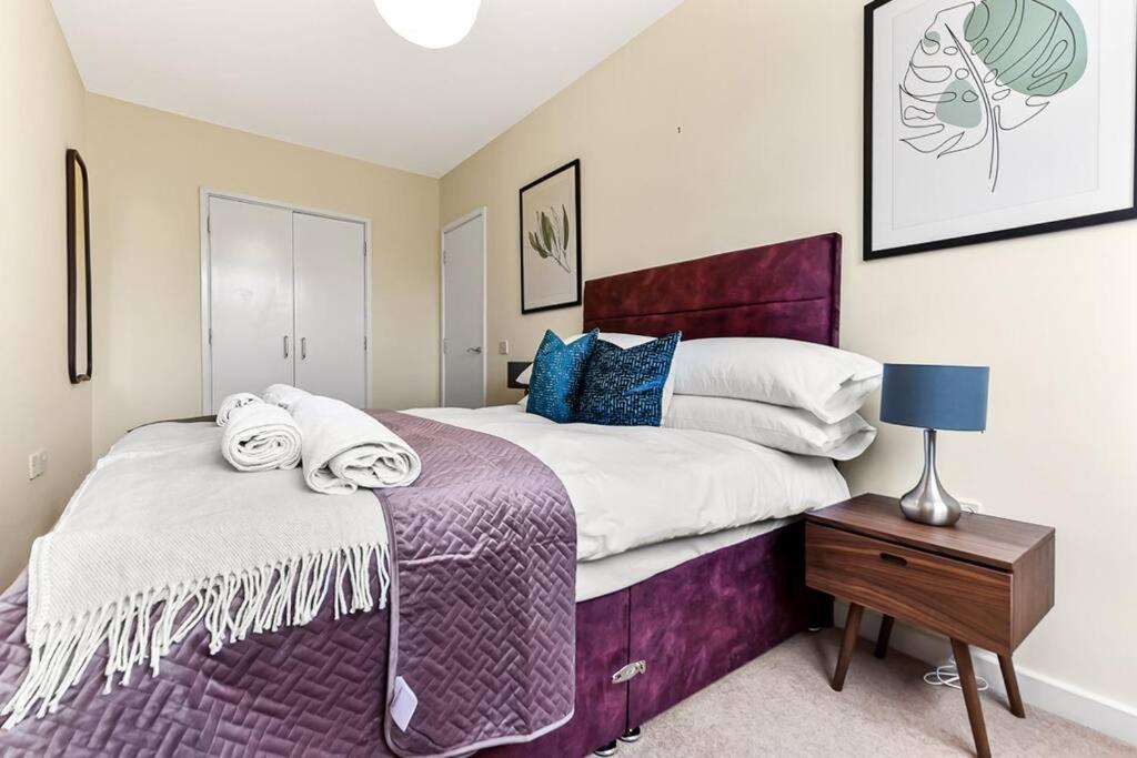 Large Group & Contractor Booking! Duplex W/Parking Μίλτον Κέινς Εξωτερικό φωτογραφία