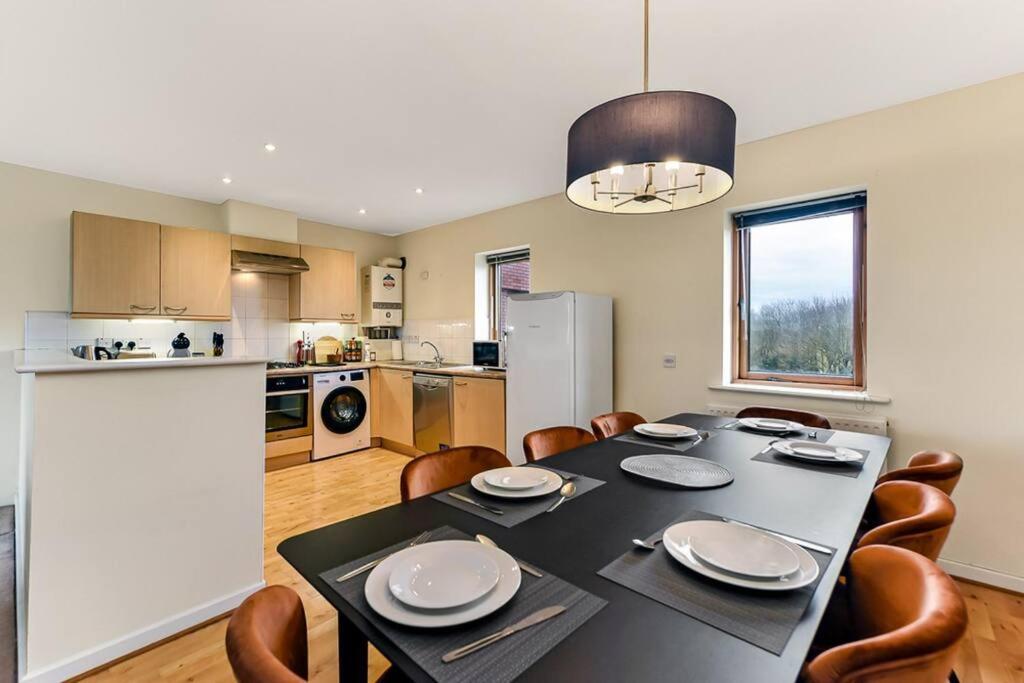 Large Group & Contractor Booking! Duplex W/Parking Μίλτον Κέινς Εξωτερικό φωτογραφία