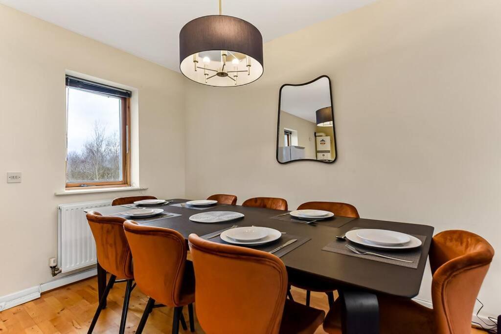 Large Group & Contractor Booking! Duplex W/Parking Μίλτον Κέινς Εξωτερικό φωτογραφία