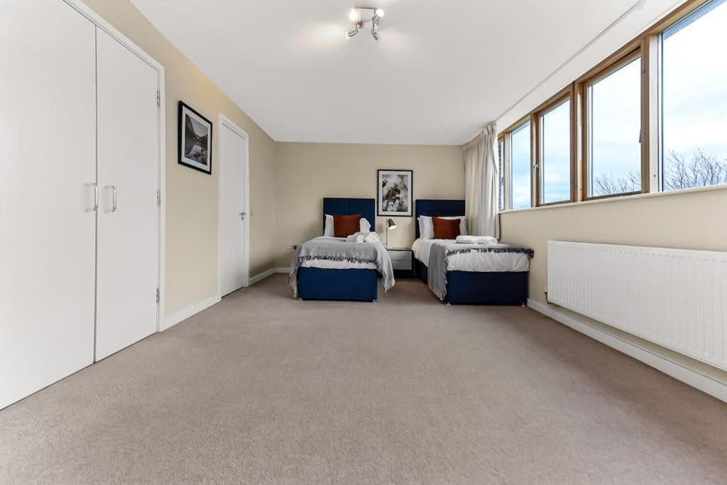 Large Group & Contractor Booking! Duplex W/Parking Μίλτον Κέινς Εξωτερικό φωτογραφία