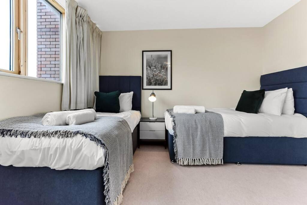 Large Group & Contractor Booking! Duplex W/Parking Μίλτον Κέινς Εξωτερικό φωτογραφία