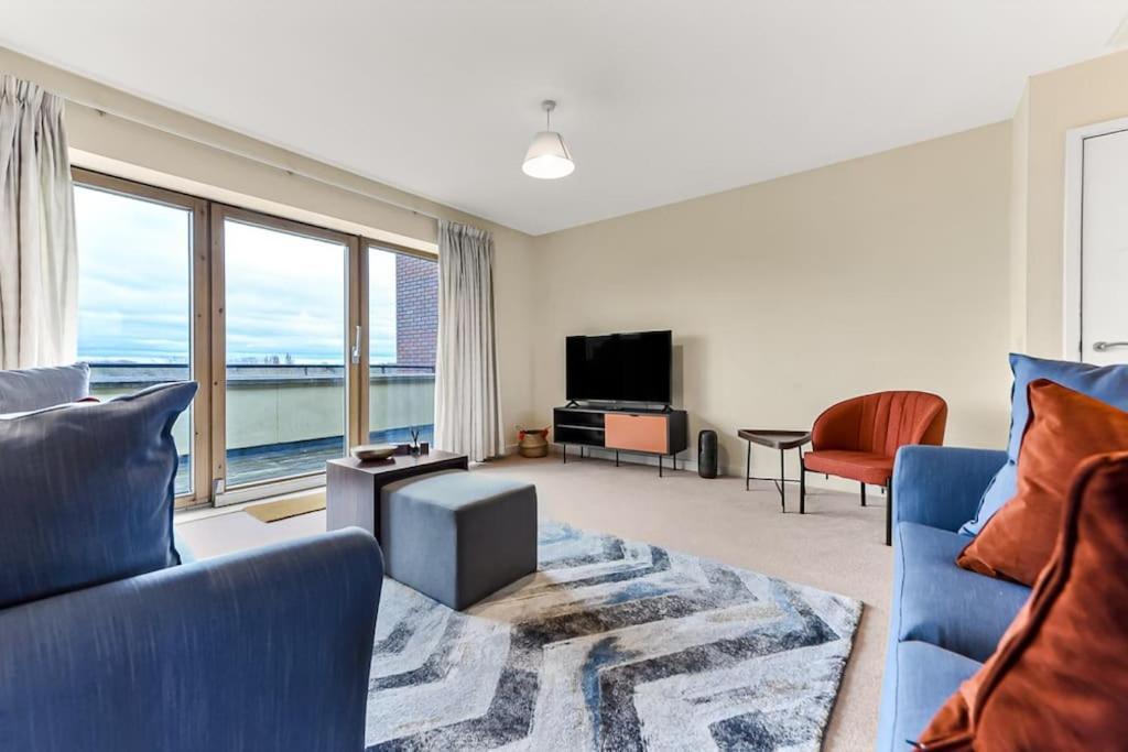 Large Group & Contractor Booking! Duplex W/Parking Μίλτον Κέινς Εξωτερικό φωτογραφία